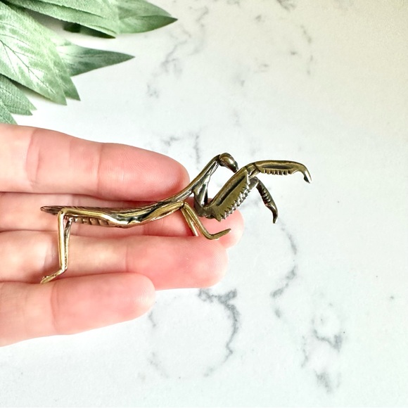 Mini Antiqued Praying Mantis Brass Look Statue Metal Figurine Boho Fairy Garden - Picture 11 of 11